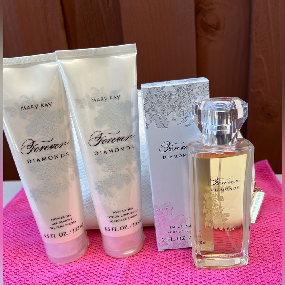 🩷Mary Kay🩷 Forever Diamonds Set: Eau de Parfum, Shower Gel, Cosmetic Bag